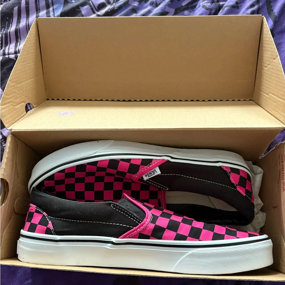 VANS Classic slip ons- Pink and black checkered - Picture 2 of 5
